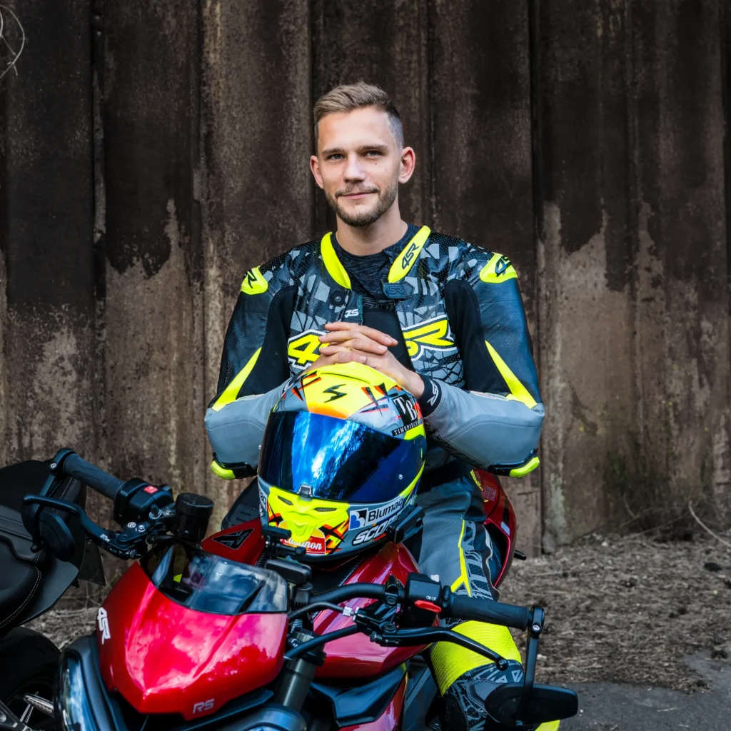 Samuel Engel | Kurvenbalance – Motorradtraining in Technik & Mentalcoaching